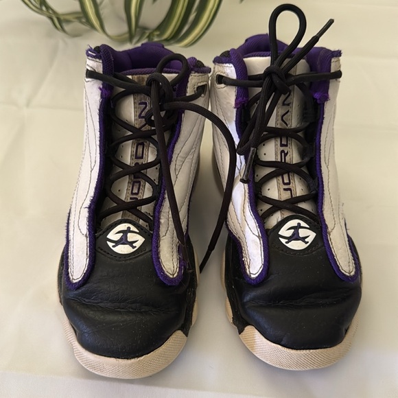Air Jordan Pro Strong 'White Black Electro Purple
Youth Kids Size 2Y - Picture 2 of 12